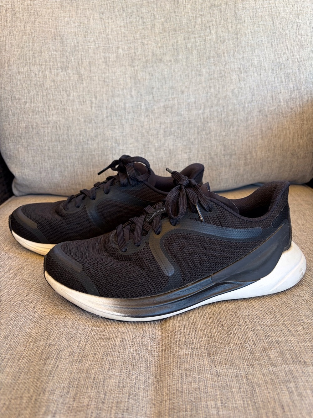 Lululemon Blissfeel 2 Black and White Womens Running Shoes - Picture 2 of 16